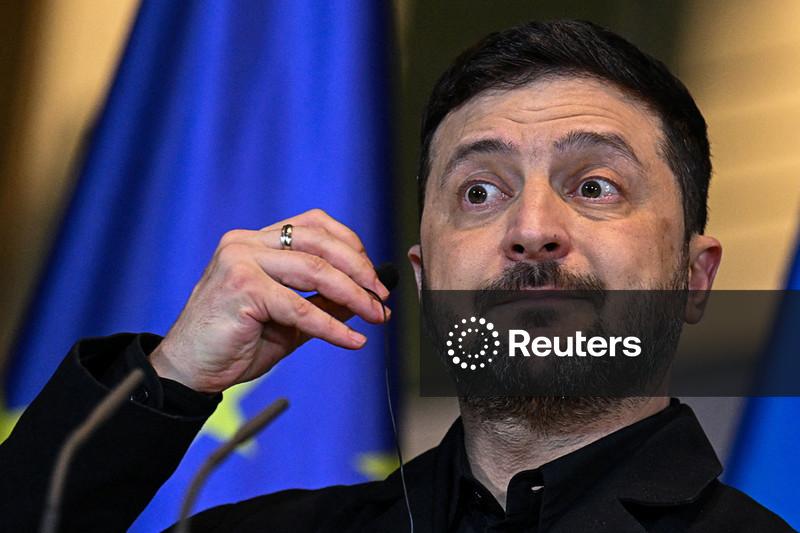 Zelenskiy diz que Ucrânia precisa de garantias claras de segurança antes de decidir sobre linha de frente