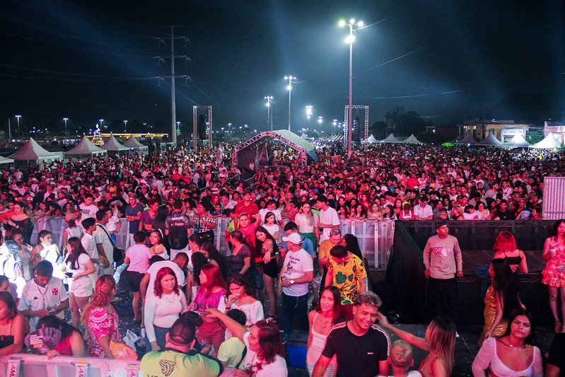 Mais de 100 mil pessoas lotaram Réveillon no Parque Amazonino Mendes em Manaus