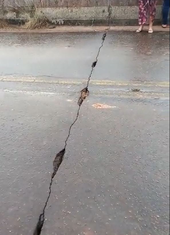 Vídeos mostram rachadura em 3ª ponte na BR-319 e moradores temem novo desabamento
