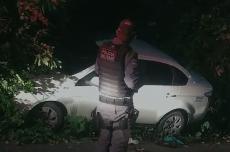 Taxista é encontrado morto a facadas dentro de carro no São José 