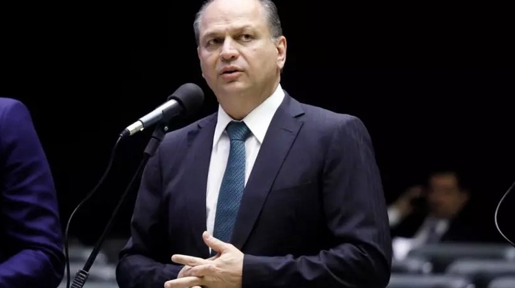 Alvo da CPI, Ricardo Barros é internado em São Paulo