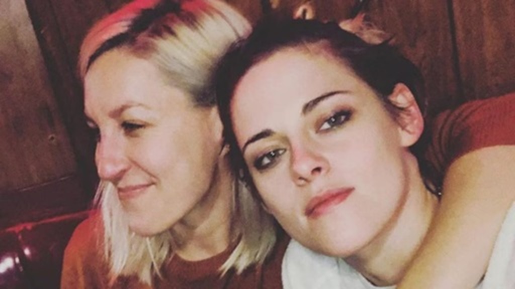 Kristen Stewart se casa com roteirista após 6 anos de namoro