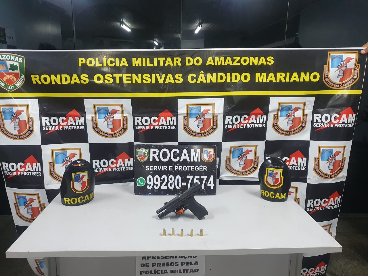 Homem ostenta pistola em rua de Manaus e é preso após denúncia
