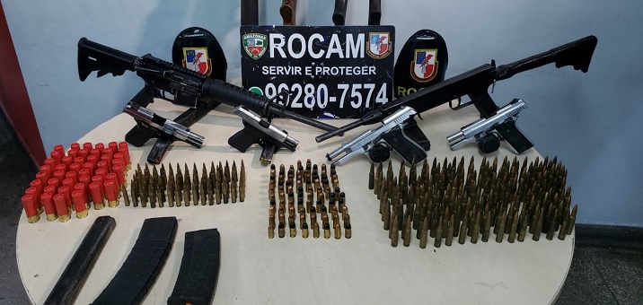 Foragido é preso com fuzis, coletes balísticos e submetralhadora em Manaus