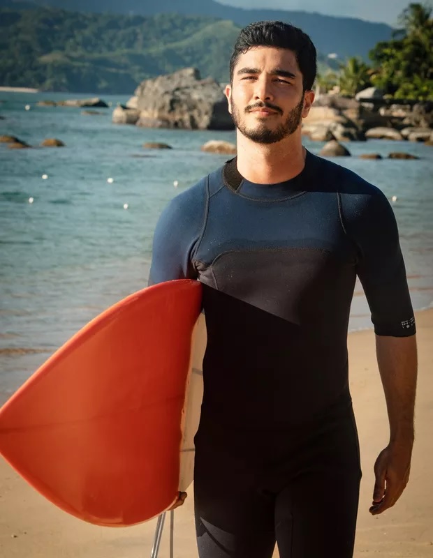 Ator Leonardo Bittencourt relembra vida em Manaus antes de decolar em carreira artística: ‘sempre será meu lugar’