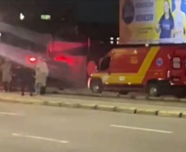 Homem mantém mulher e criança reféns dentro de carro há quase 15 horas