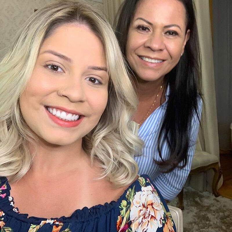 'É dor demais', desabafa mãe de Marília Mendonça em culto 