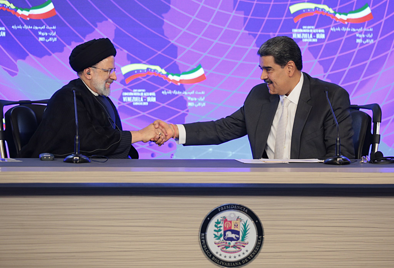 Irã oferece apoio total à Venezuela contra bloqueio dos EUA em Caracas