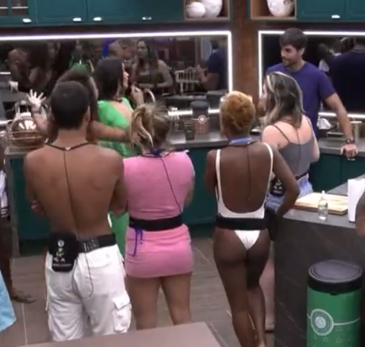 Vídeo: Brothers ‘shippam’ Dania Mendez com Sapato e Amanda reage