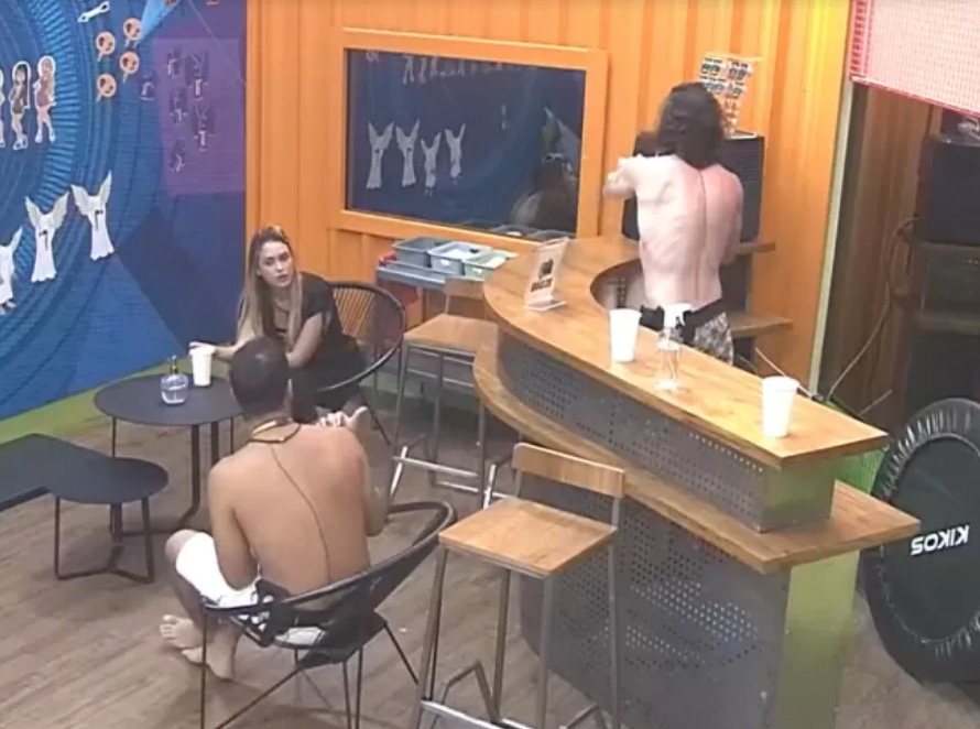 Sarah e Gil detonam Juliette após fofoca: ‘cobra, falsa do caralho'