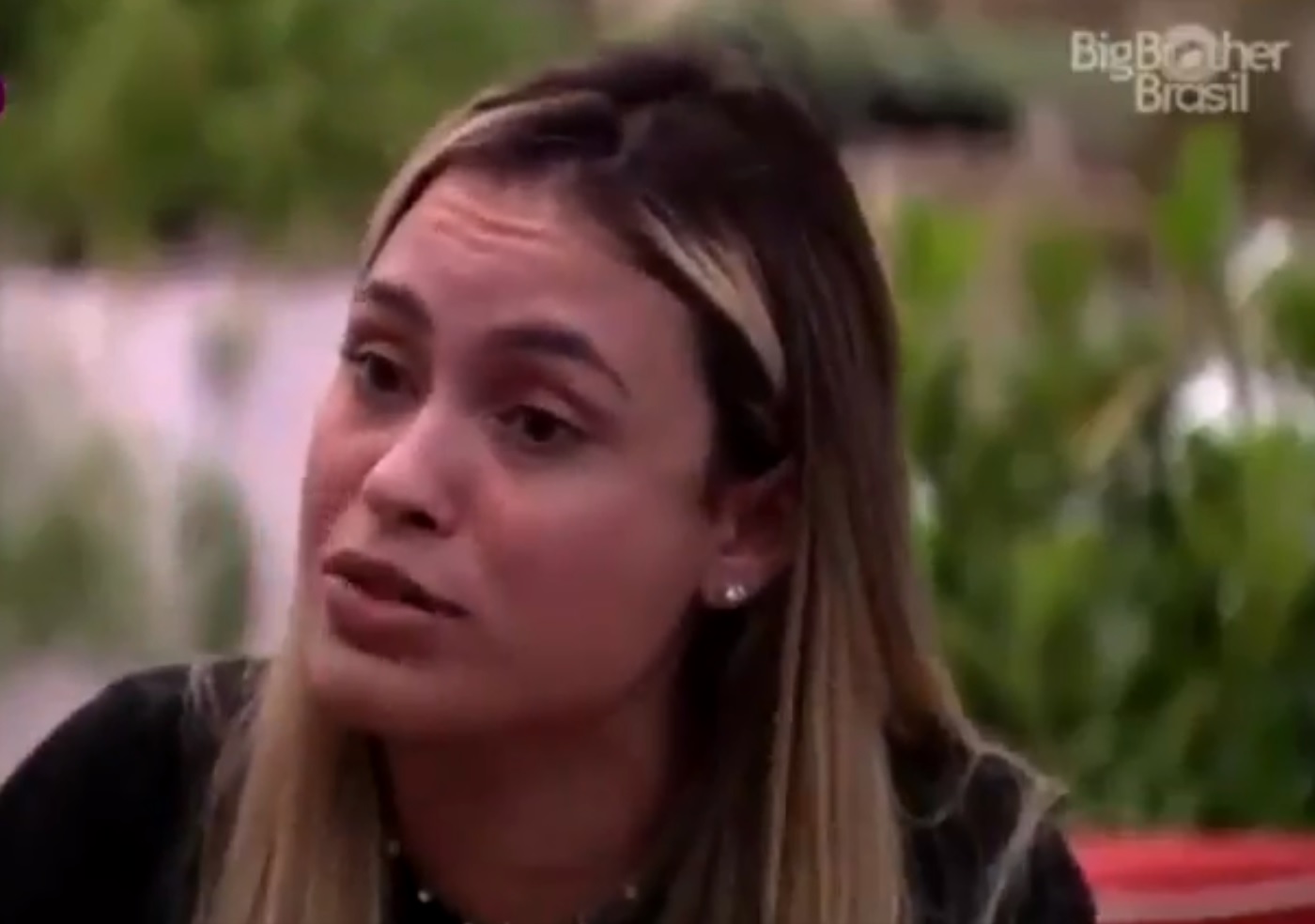 Sarah polemiza ao comentar beijo de Lucas e Gil 