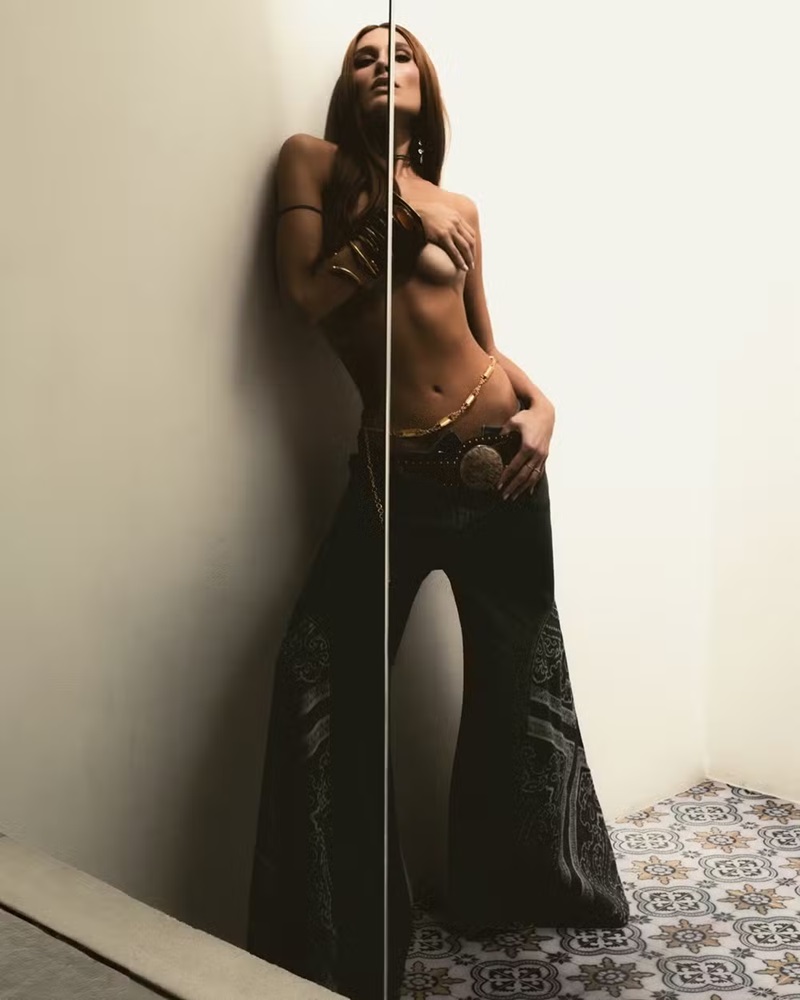 Sasha Meneghel sensualiza em foto de topless e marido reage: 'meu Deus'