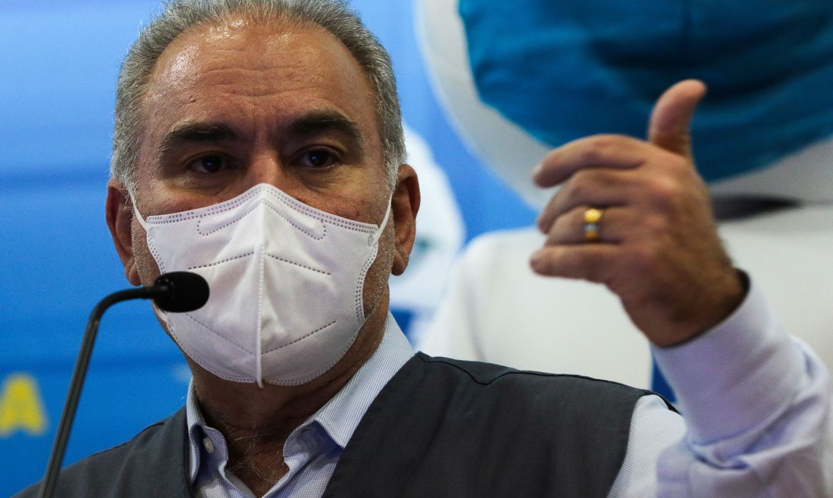 Queiroga afirma que Brasil tem 354 milhões de doses de vacinas garantidas para 2022