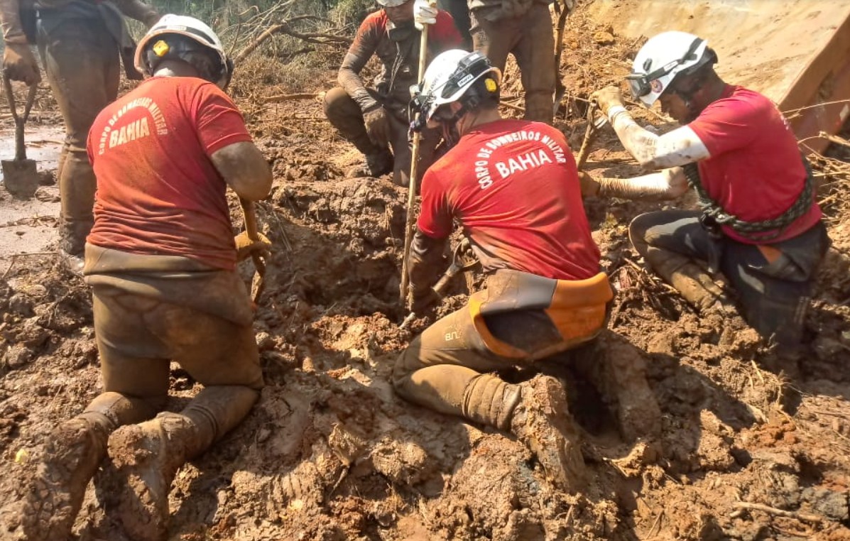 Bombeiros encerram buscas em Brumadinho no dia em que desastre completa 7 anos