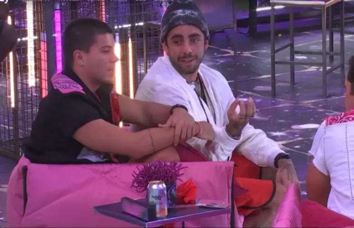 Scooby diz estar indeciso entre 2 brothers para indicar ao paredão: 'entre a razão e a emoção'