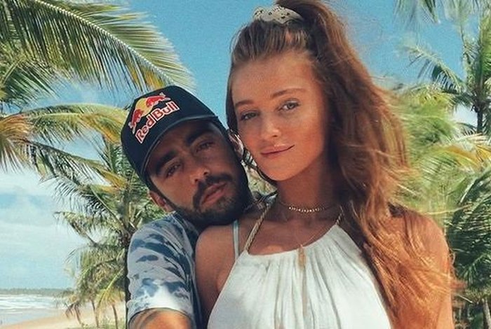 Pedro Scooby e Cintia Dicker revelam sexo e nome do bebê