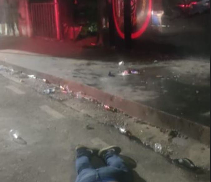 Homem é executado com 8 tiros na frente de cervejaria em Manaus 