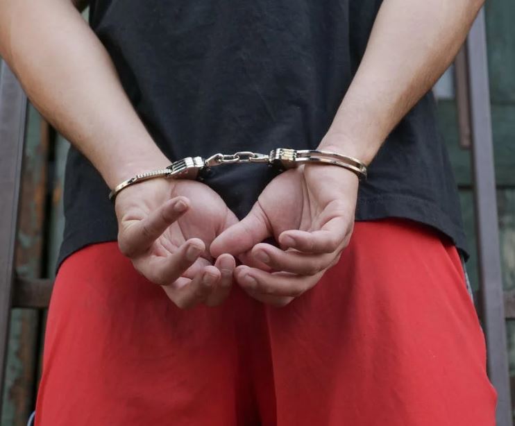 Homem é preso suspeito de matar amigo a pauladas em Manaus