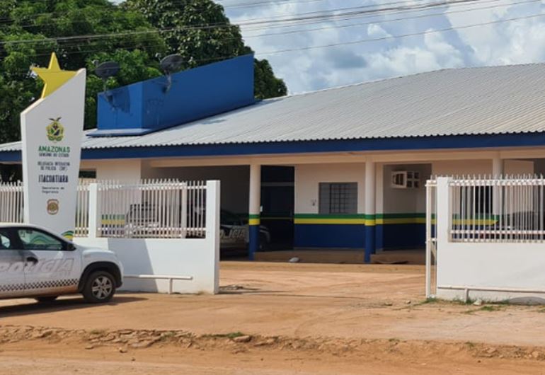 Mulher é presa por participar de latrocínio em Itacoatiara; vítima levou tiro na testa