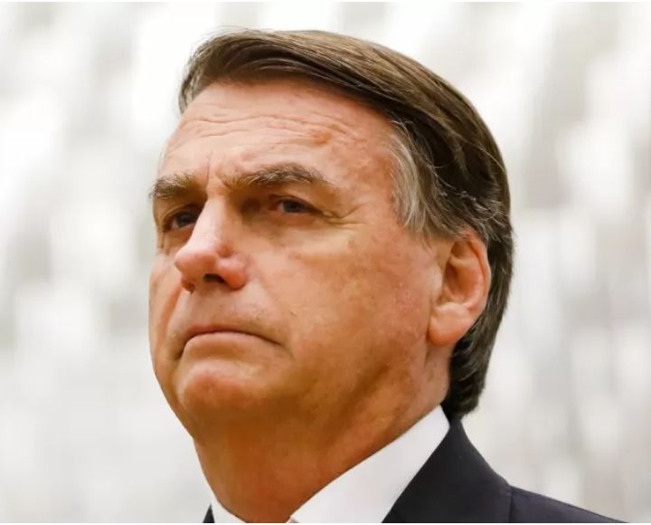 Bolsonaro assina MP que suspende multa para motorista que não apresentar exame toxicológico