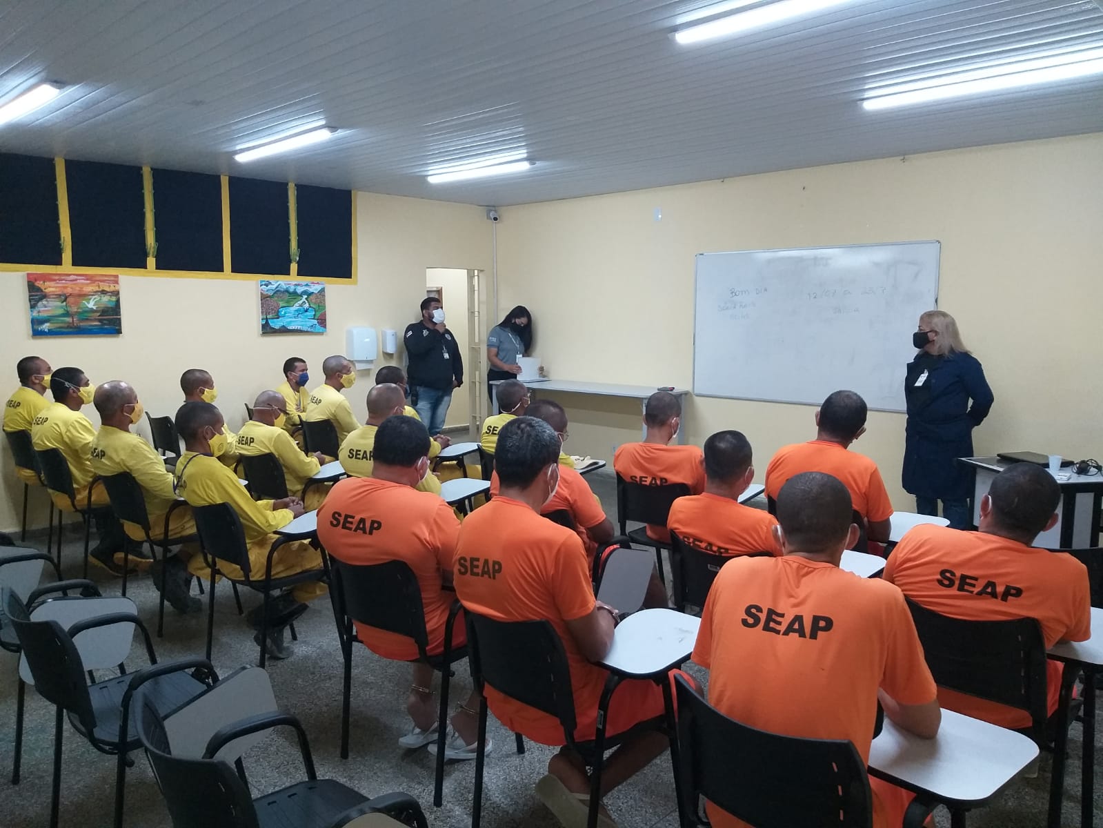 Detentos começam curso de pintura predial em cadeia do Amazonas