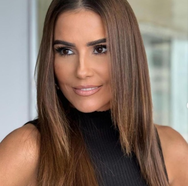  Deborah Secco remove micropigmentação para iniciar transplante de sobrancelhas