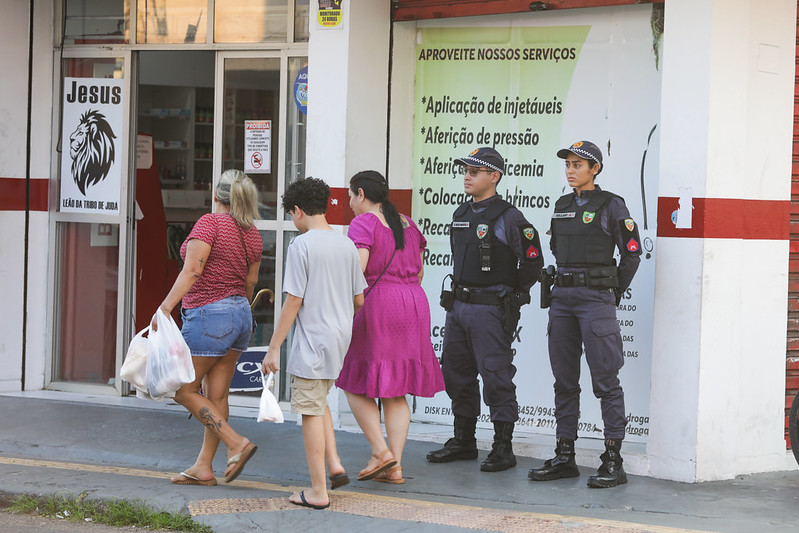 'A presença da polícia traz mais segurança', diz comerciante sobre a Operação Natal Mais Seguro