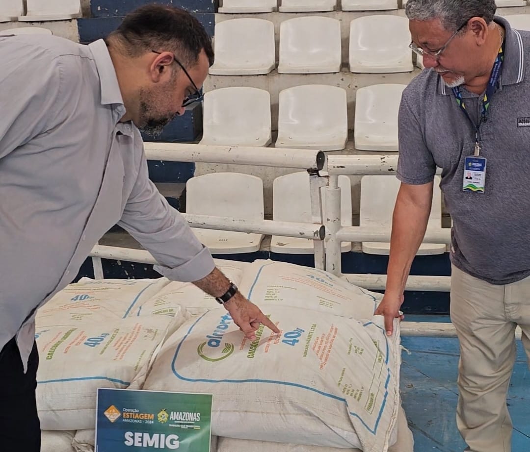 Governo envia 2 toneladas de calcário às comunidades rurais de Manaus para minimizar queimadas