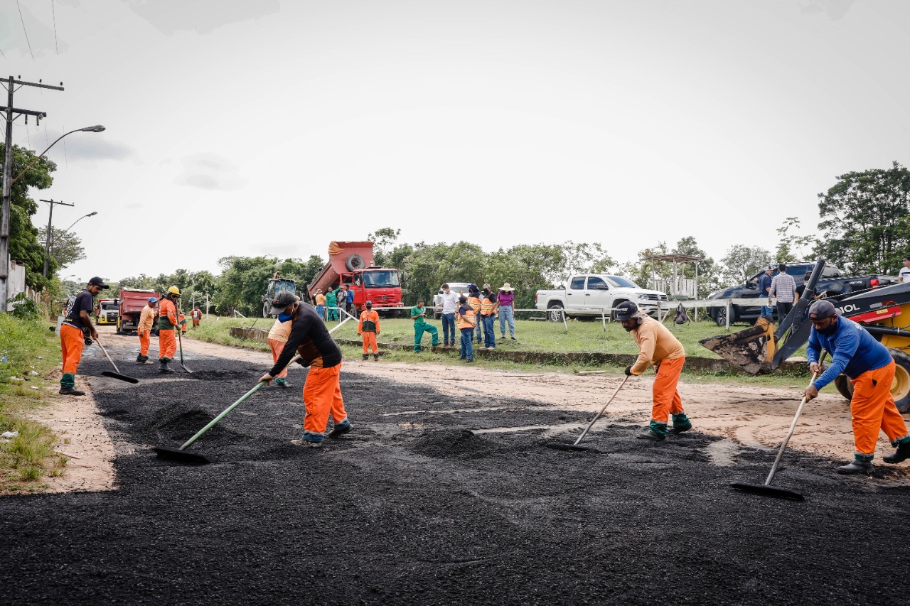 Ramais que levam a balneários em Manaus recebem pavimentação