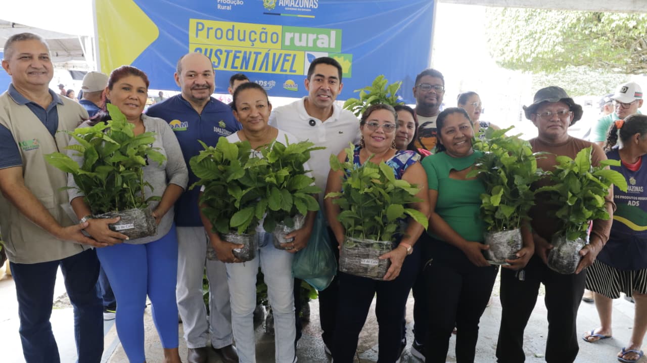 Produtores rurais de Presidente Figueiredo recebem 750 mudas de café para plantio