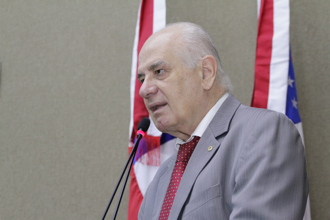 Serafim 'dá aula' a senador que expôs falsas informações na CPI da Covid