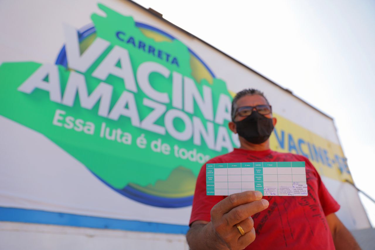 Carreta de vacinação aplica mais 1,2 mil doses no primeiro dia em Manaus