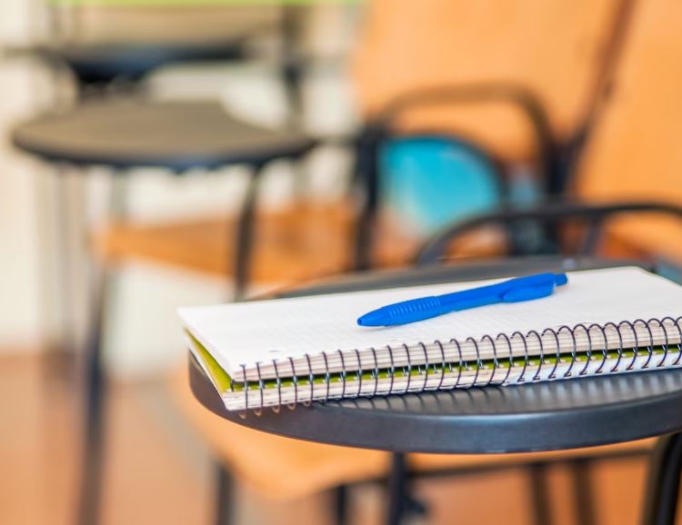 Professor é preso por importunar sexualmente alunas de 13 anos em escola em Manaus