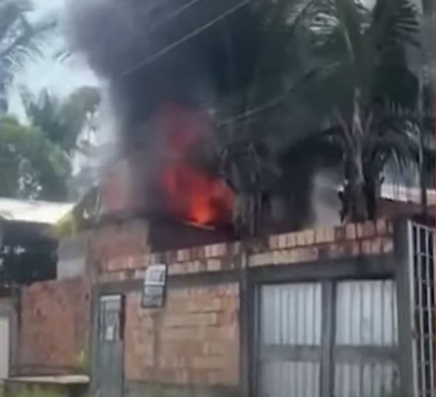 Incêndio destrói oficina e assusta moradores no Terra Nova