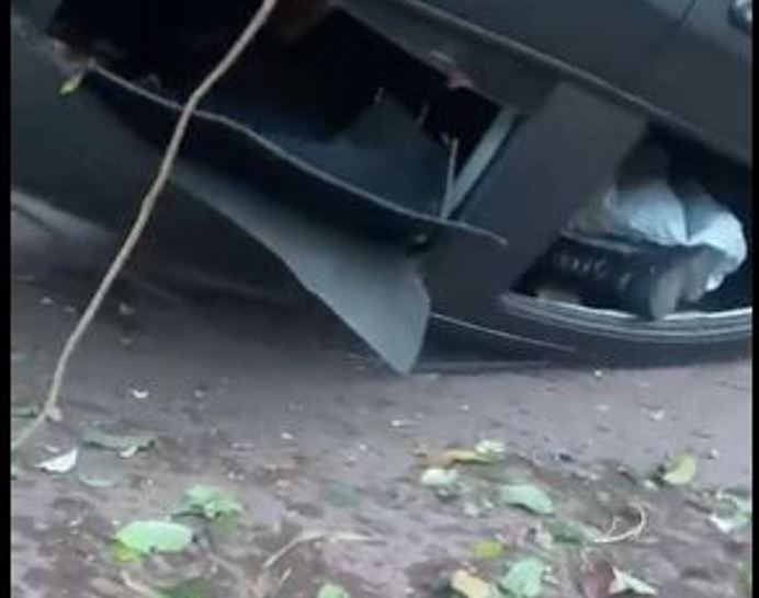 Carro com policial militar capota em grave acidente na AM-010