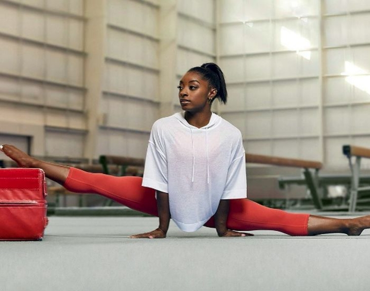 Simone Biles abandona o X após polêmica com ex-nadadora sobre atleta trans