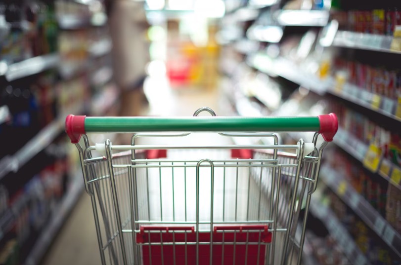 Cliente será indenizada após falsa acusação de furto em supermercado de Manaus