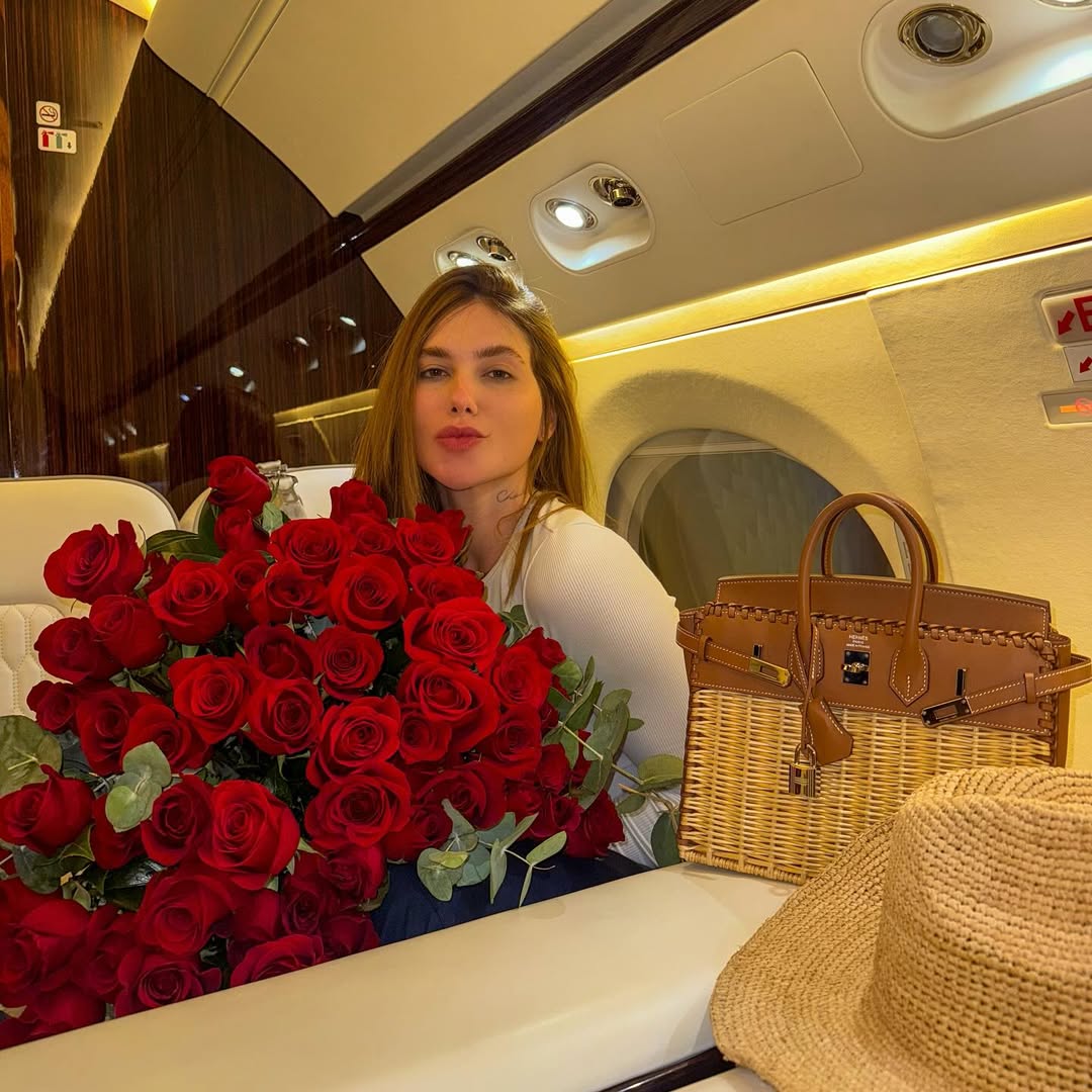 Após iate com Vini Jr, Virgínia surge com buquê de rosas: 'amo receber'