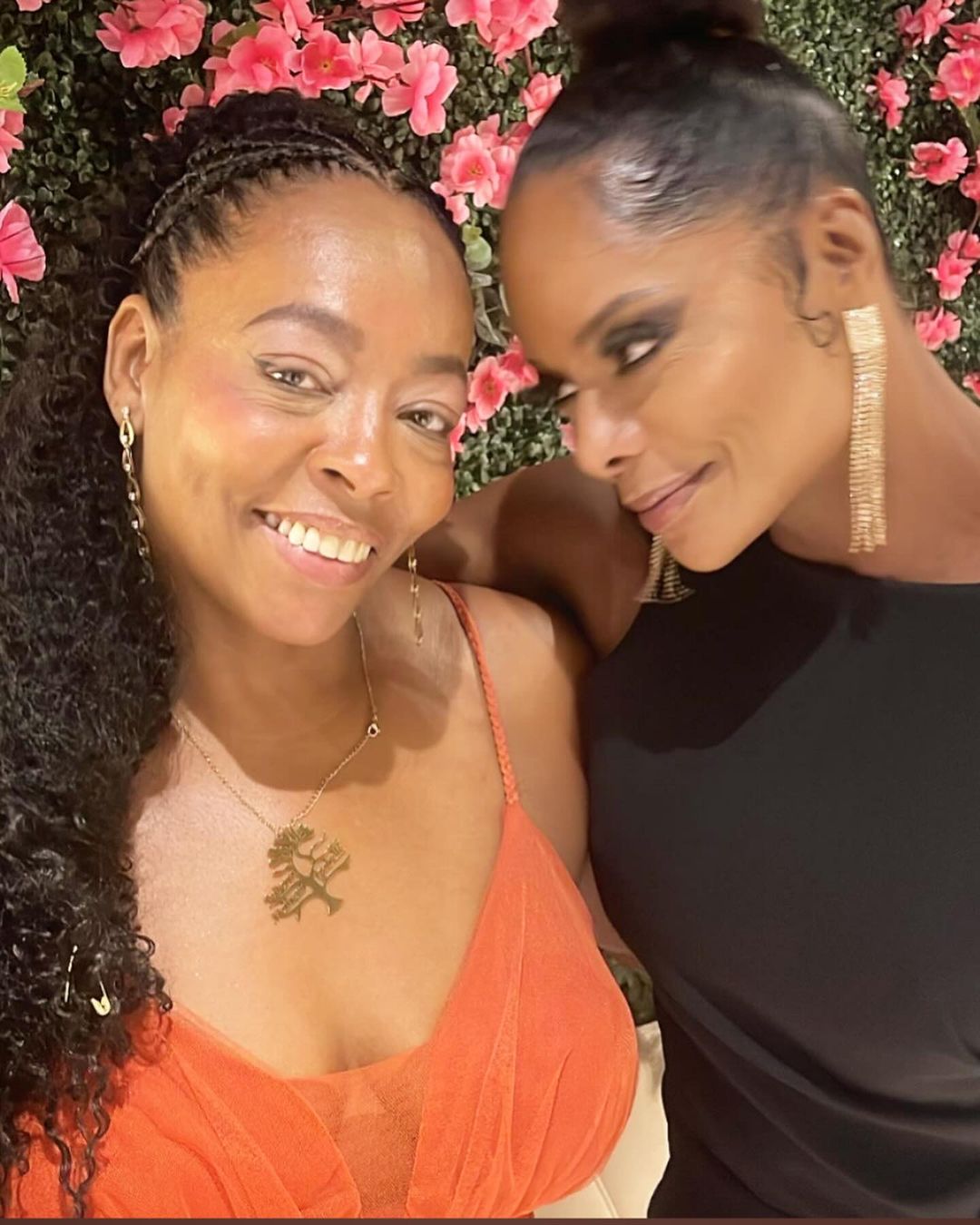 Gêmea de Adriana Bombom m0rreu no banheiro de casa onde trabalhava; IML revela causa