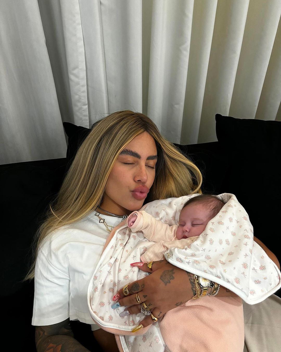 Rafaella Santos posta foto com sobrinha Helena: 'amamos você, titia'