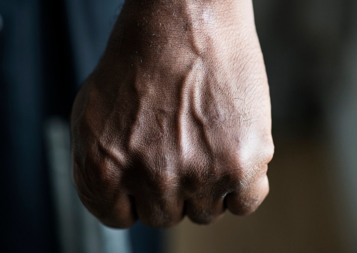 Marido é preso após agredir esposa a socos em Barcelos