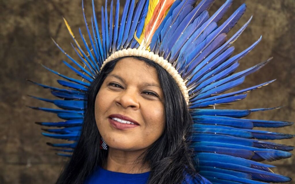 Ministra Sonia Guajajara segue internada, diz boletim