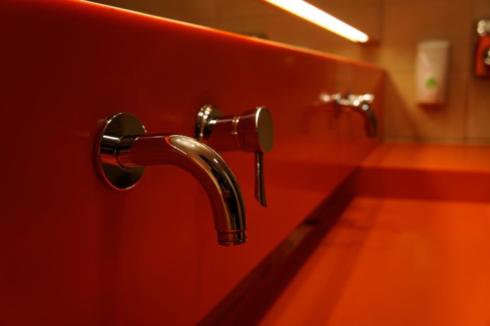 Motel não terá que indenizar casal que ficou resfriado por falta de banho quente