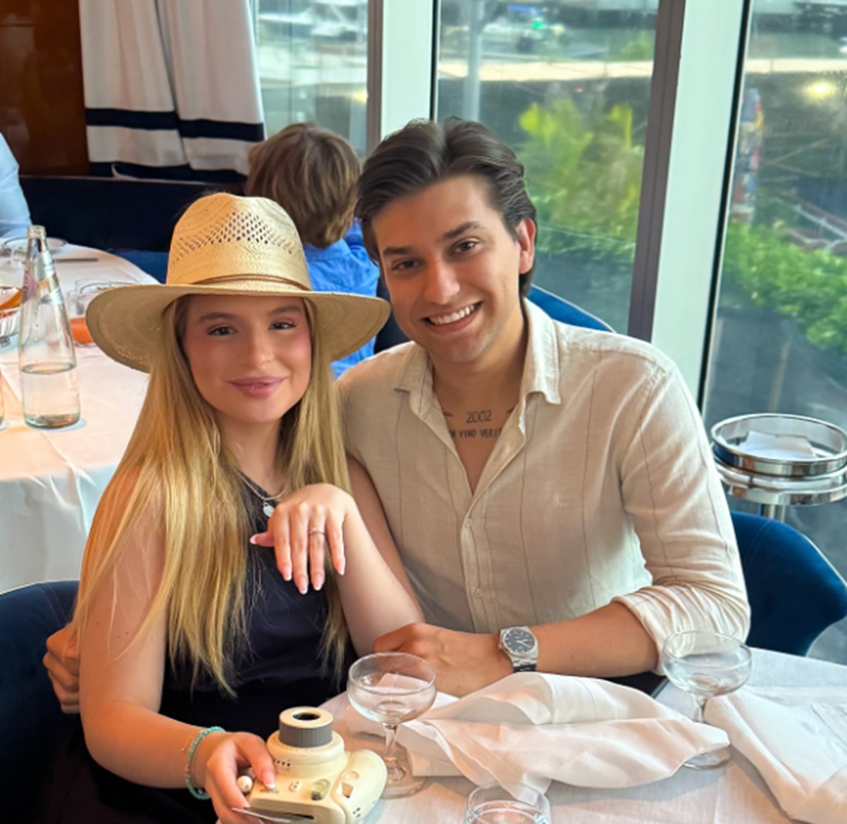 Sophia Valverde, atriz de 'Poliana', anuncia noivado após três meses de namoro