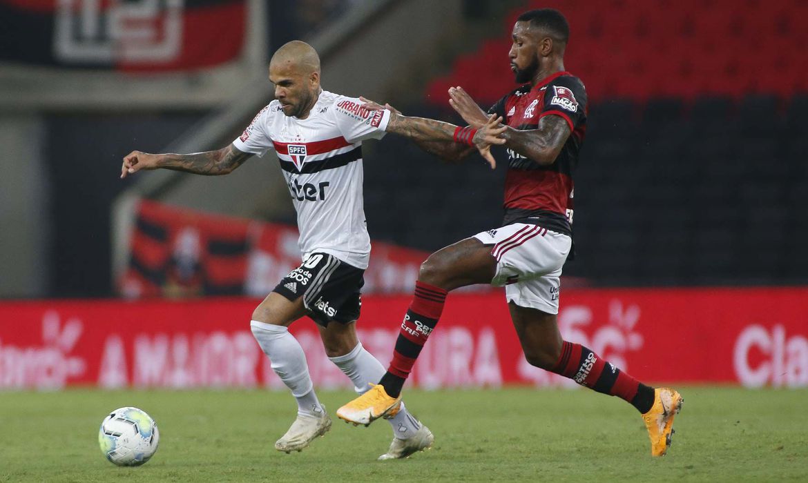 Flamengo encara São Paulo em busca de título do Brasileiro