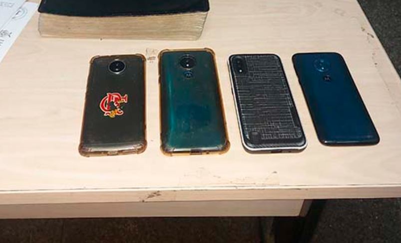 Homem aterroriza passageiros de ônibus durante assalto em Manaus