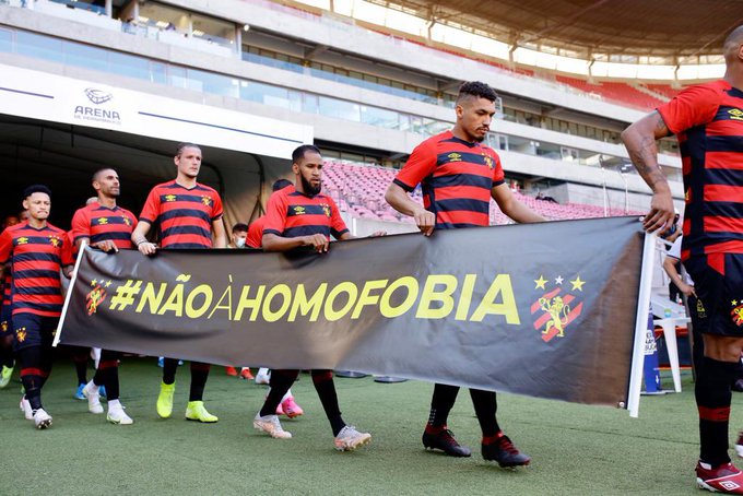 Jogadores do Sport fazem homenagens a ex-BBB Gil após ataque homofóbico