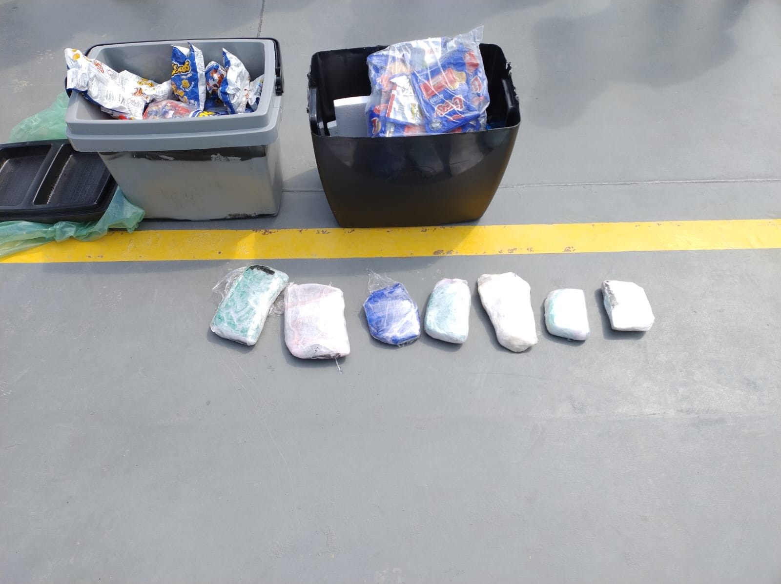 Droga avaliada em R$225 mil escondida em caixa térmica é apreendida no Amazonas