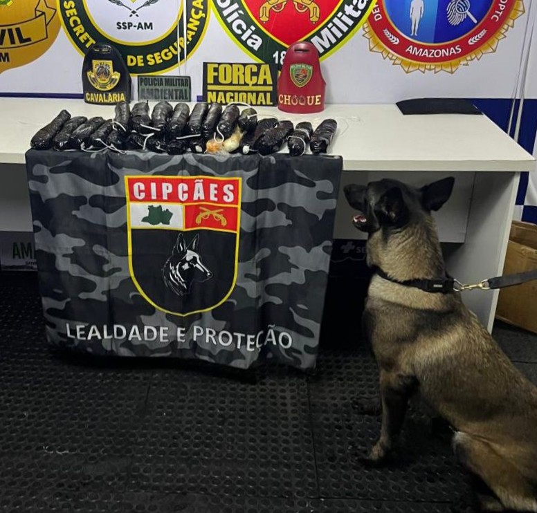 Mais de 8 Kg de drogas são encontrados no vaso sanitário de barco em Coari