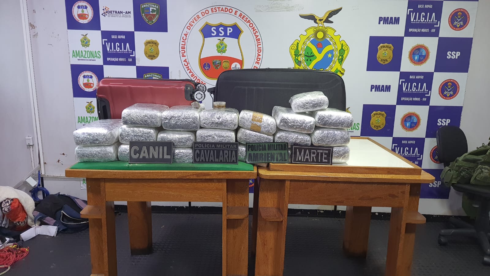 Homem é preso com mais de 40kg de drogas em embarcação no Amazonas